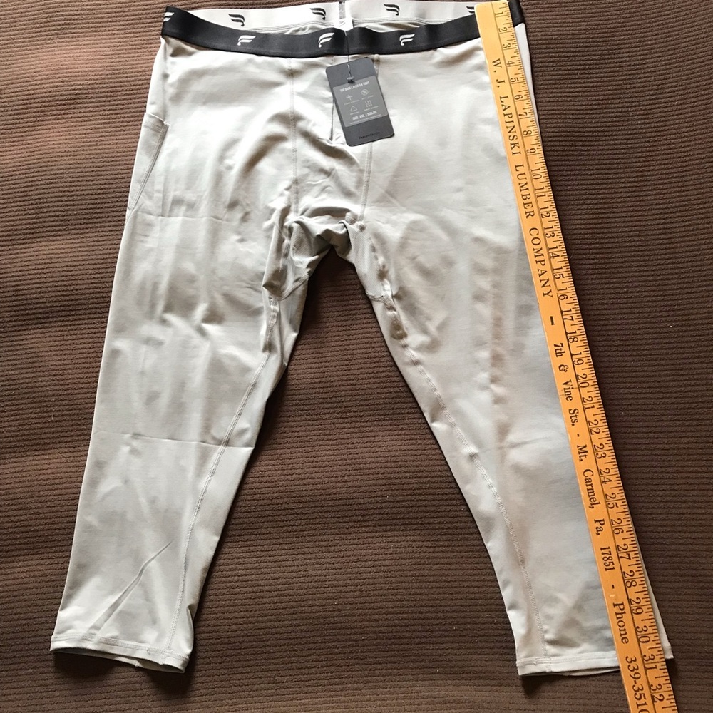 Fabletics Mens Base Layer 3/4 Tights silver color new with tags